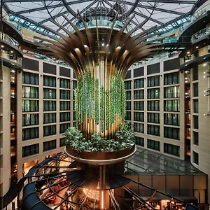 Radisson Collection Hotel, מלון