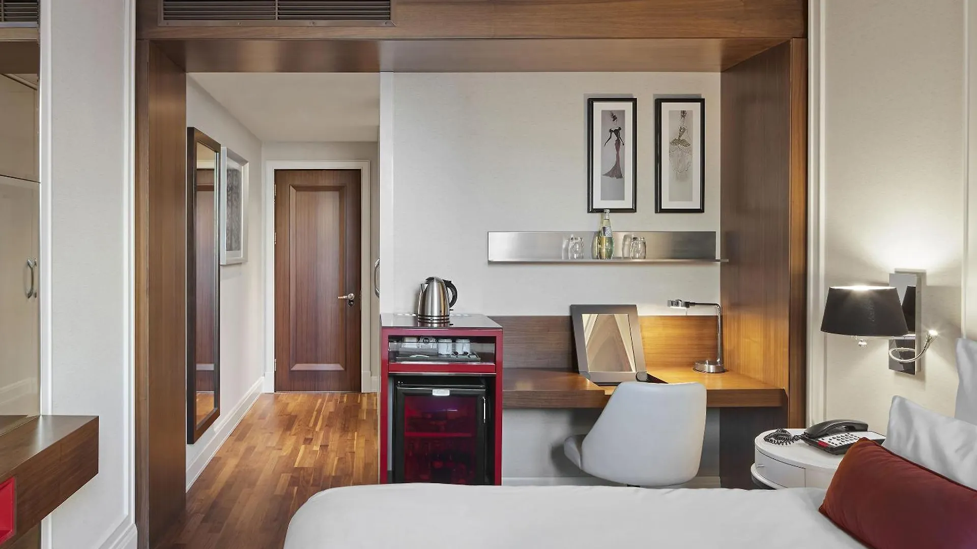 ***** Hotel Titanic Gendarmenmarkt Berlín Německo